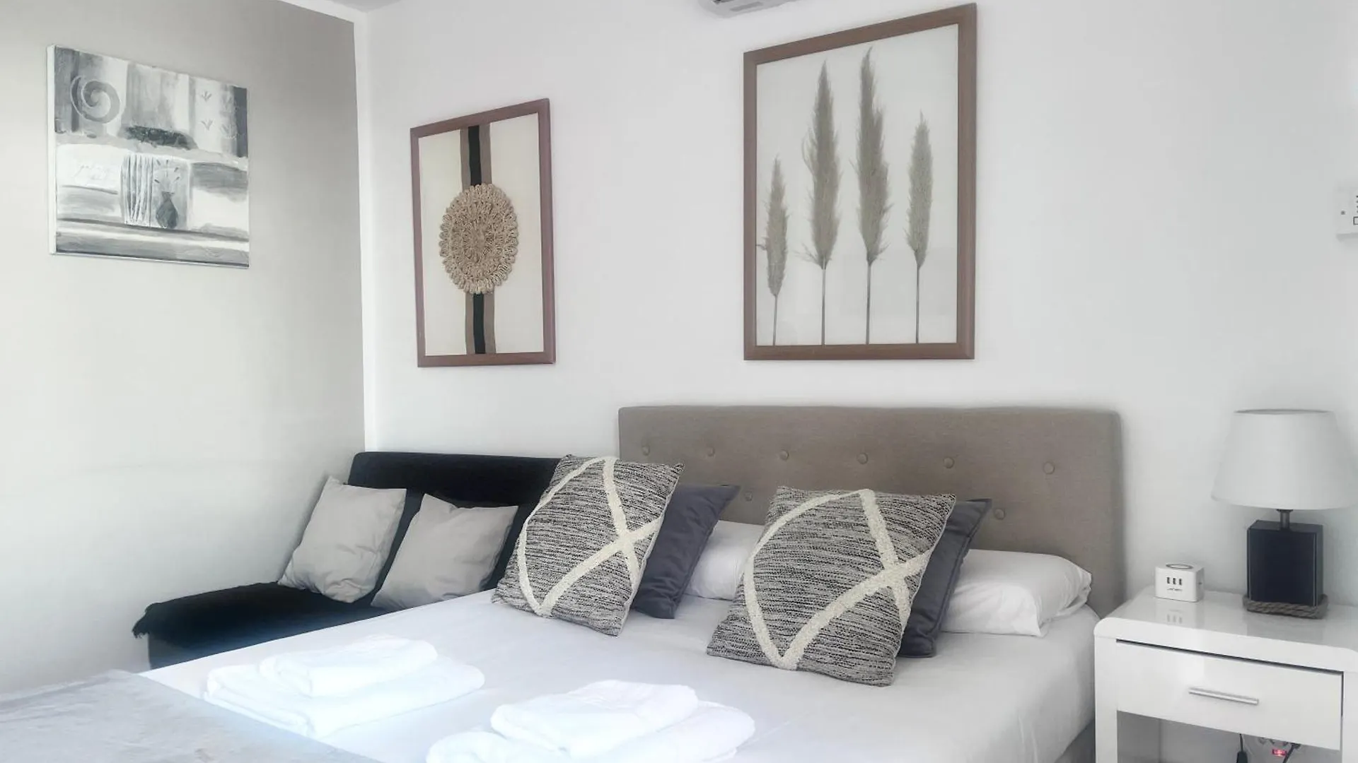 Style & Comfort In Benalmadena - Pool Available Seasonally Apartment