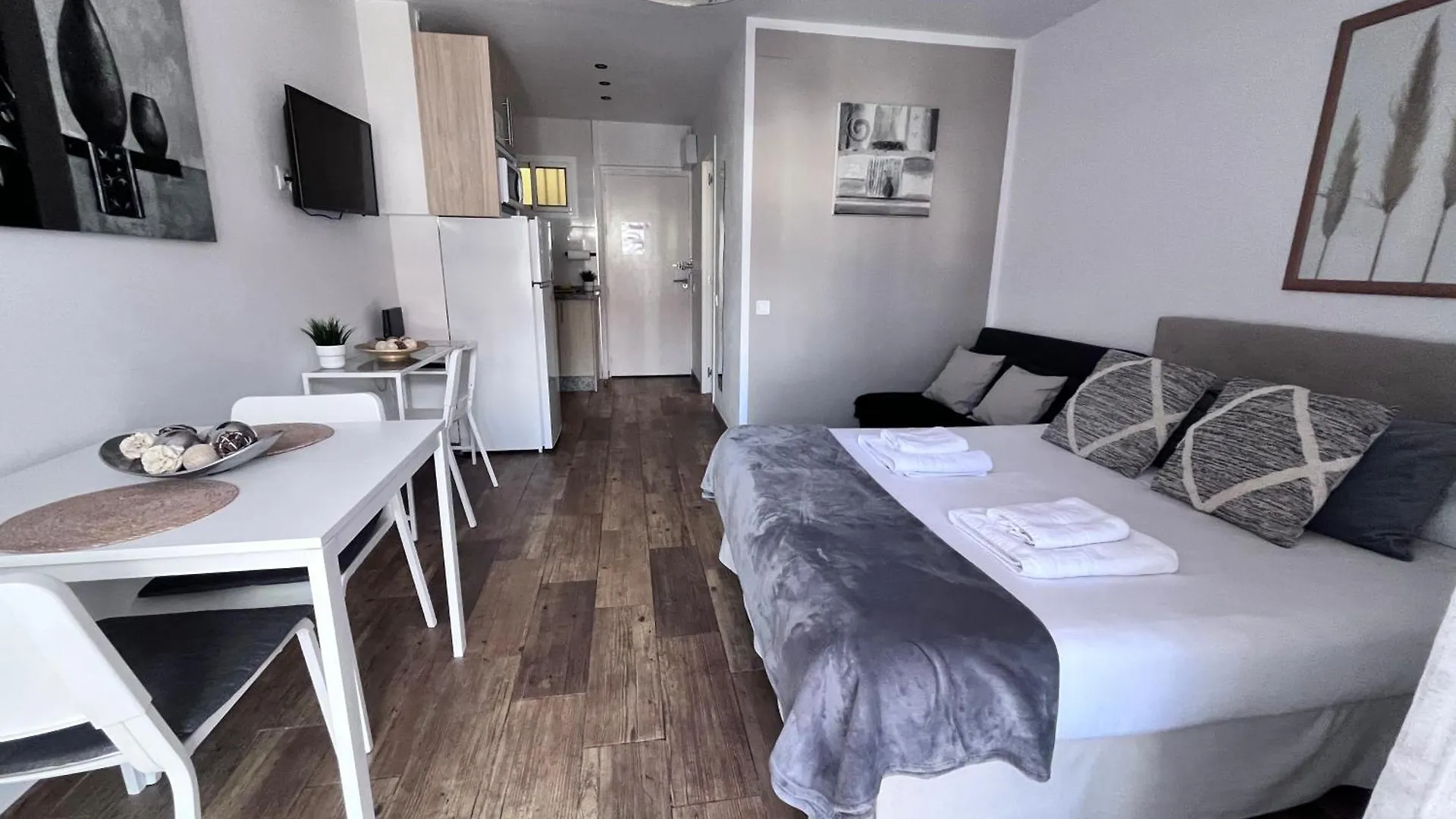 Style & Comfort In Benalmadena - Pool Available Seasonally