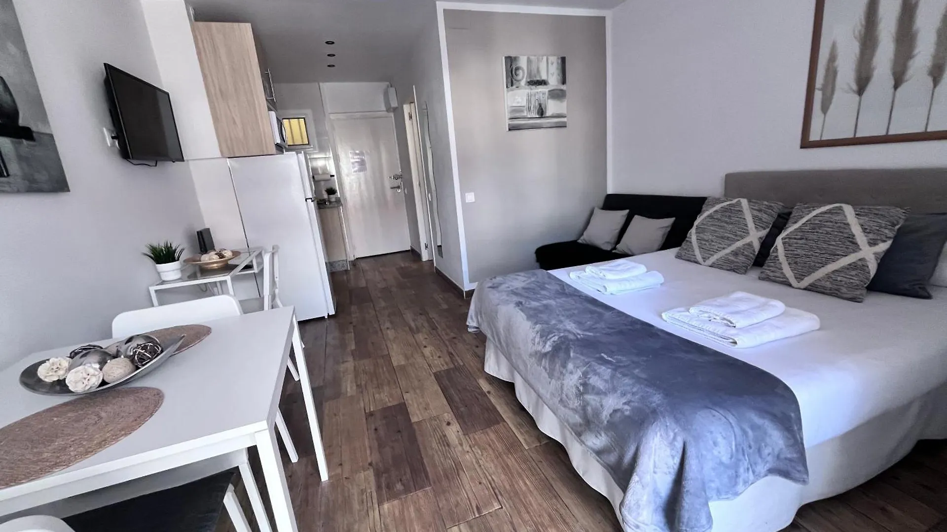 Apartment Style & Comfort In Benalmadena - Pool Available Seasonally Spain
