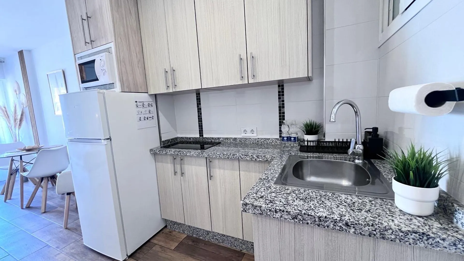 Style & Comfort In Benalmadena - Pool Available Seasonally Apartment