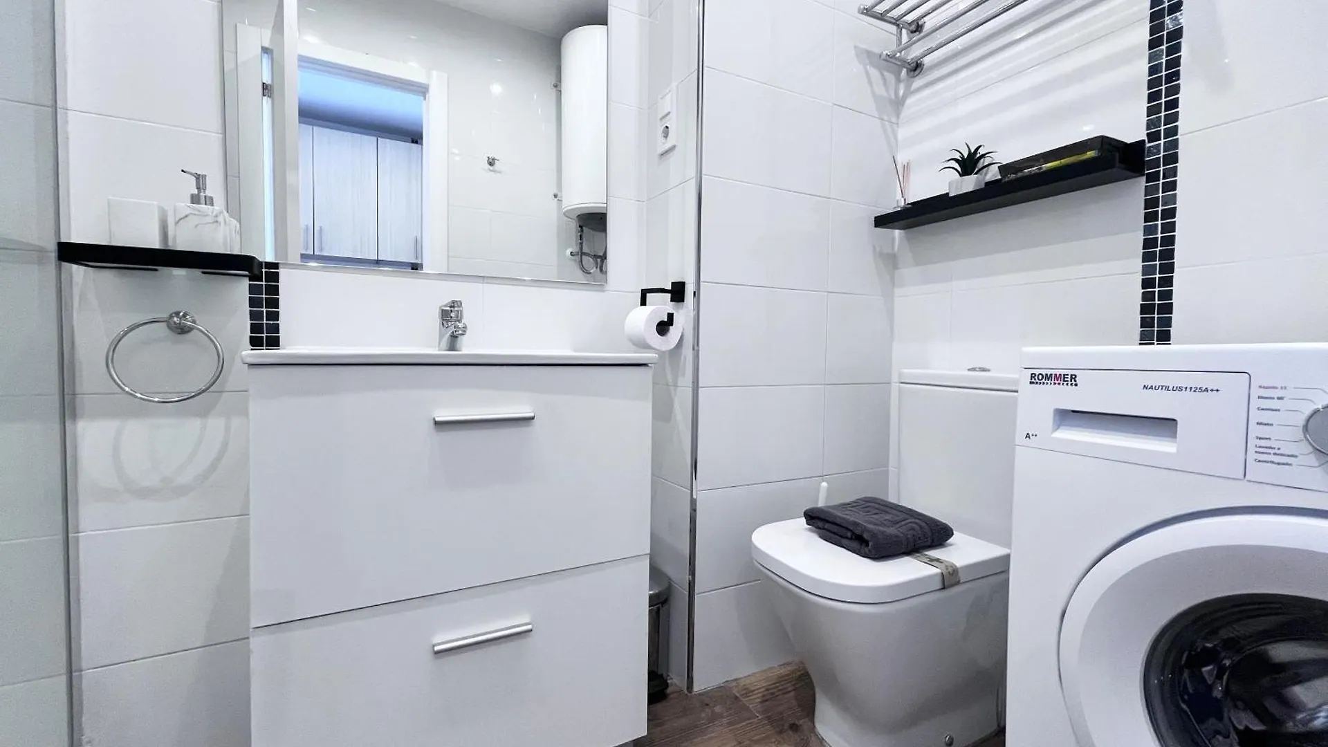 Apartment Style & Comfort In Benalmadena - Pool Available Seasonally